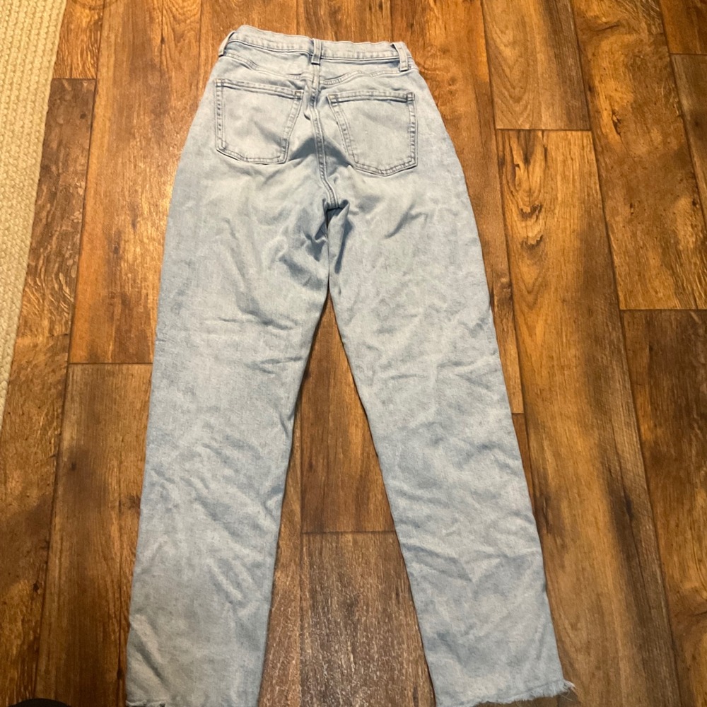 Old Navy Mom Jean Size 2 Light Wash Raw Hem Womens Denim Jeans - Picture 7 of 11
